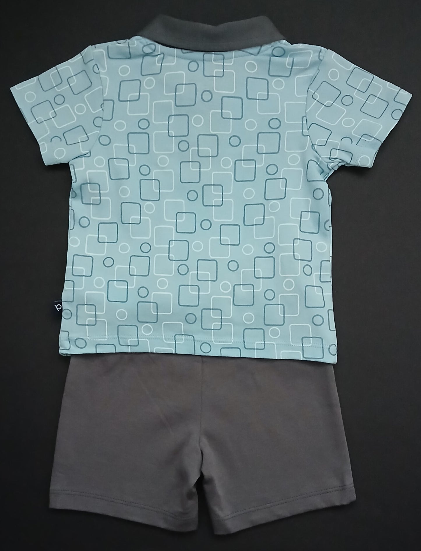 SALVANO - A COORDINATED SET OF T-SHIRT & SHORTS
