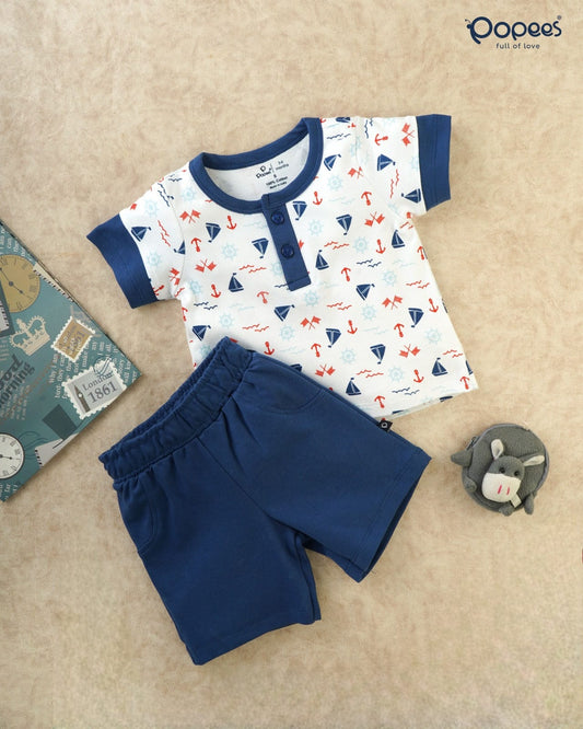 ELLIOTT - A COORDINATED SET OF T-SHIRT & SHORTS